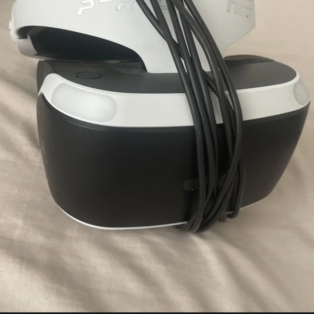 Ps4 VR and comes with 2 games